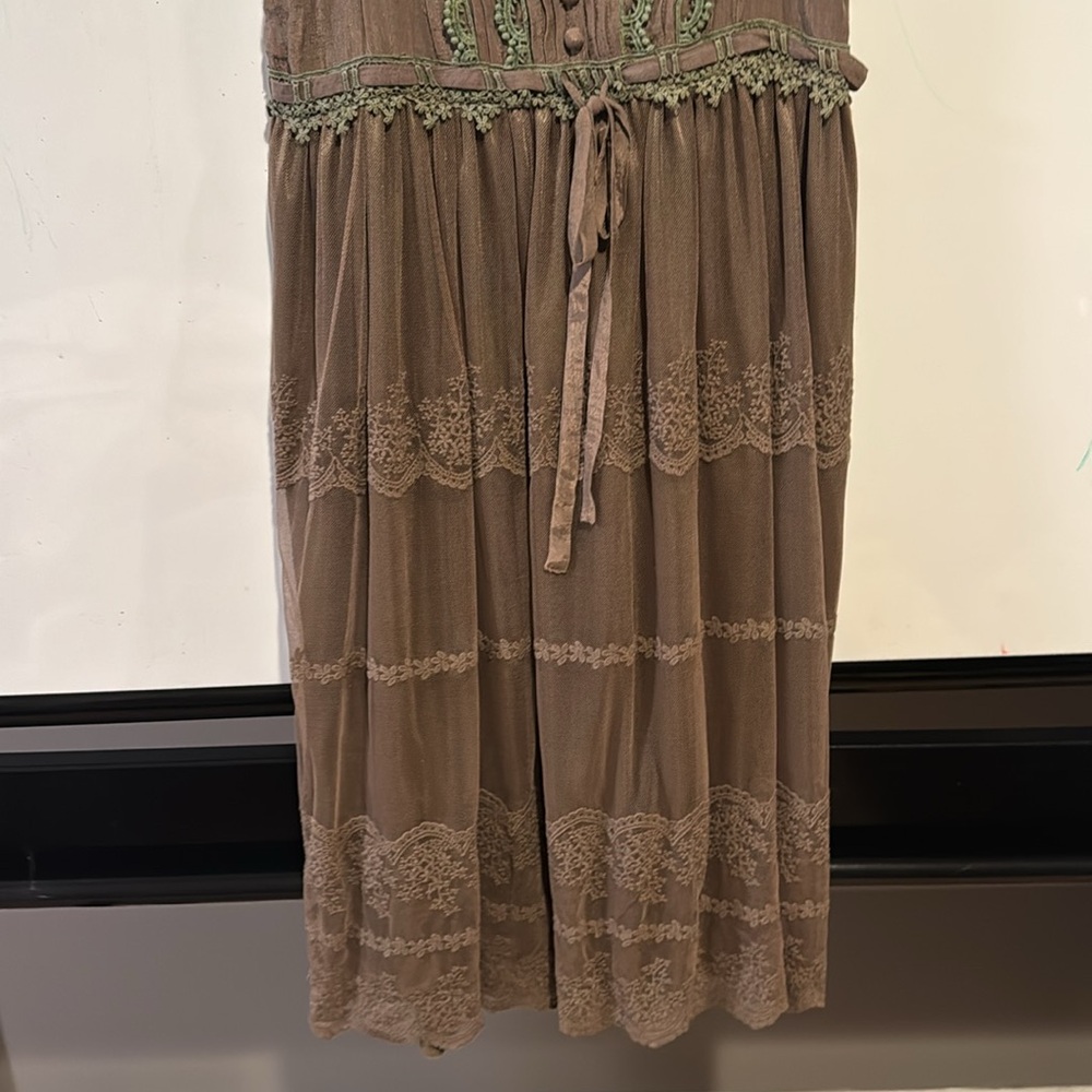 RYU new with tags summer dress size m. Short with sheer embroidered overlay - Picture 7 of 10
